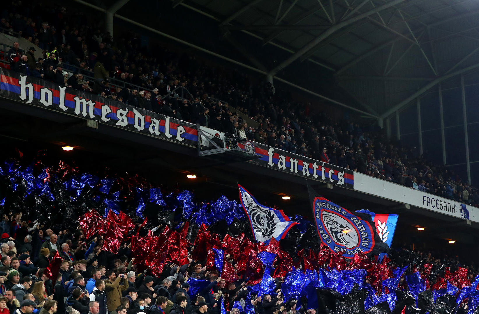 社交媒体上 社交媒体上