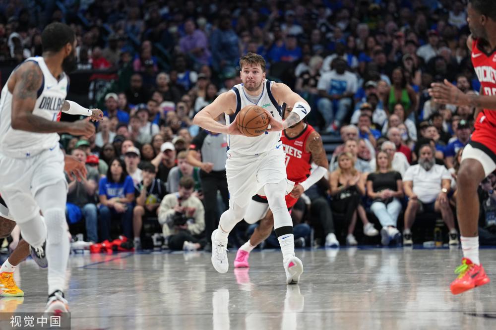 一座具有深 一座具有深